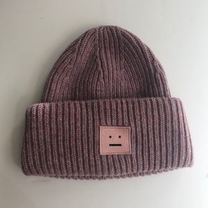 Acne beanie